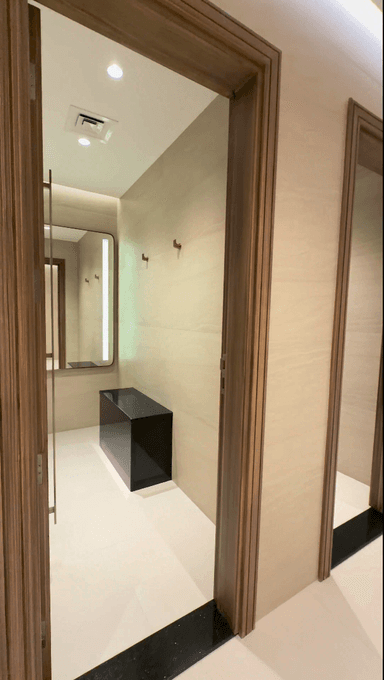 Minimalist Dressing Room - Mirror Bench Set