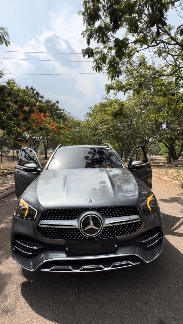 Mercedes-Benz GLE SUV - Outdoor
